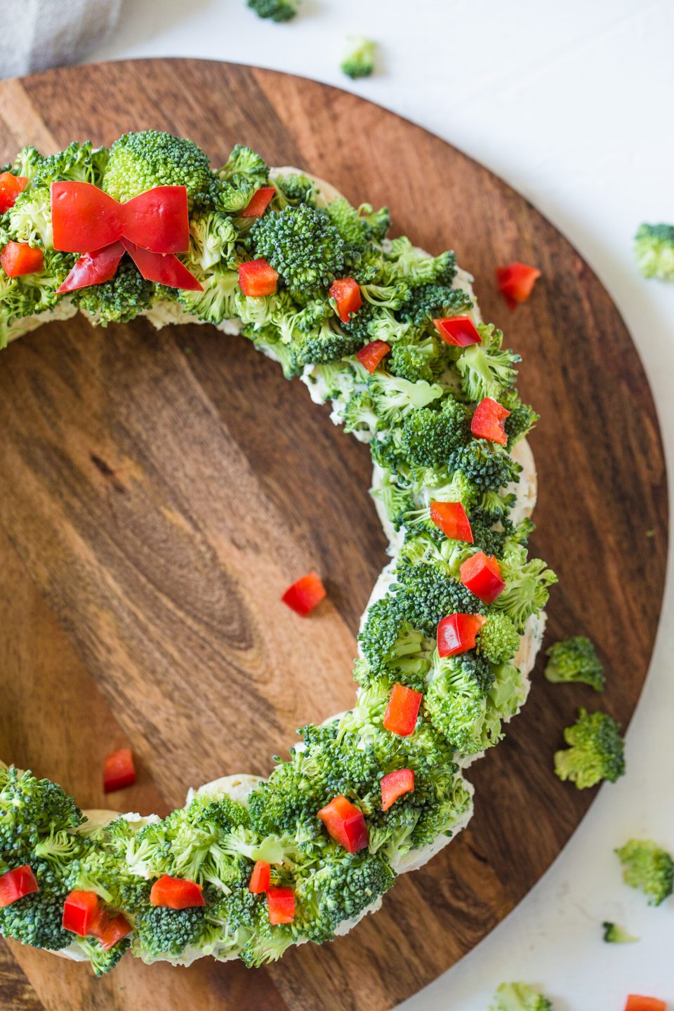 Dough balls that are cooked in the shape of a wreath. Then topped with a cream cheese and ranch mixture and sprinkled with chopped broccoli and red pepper.